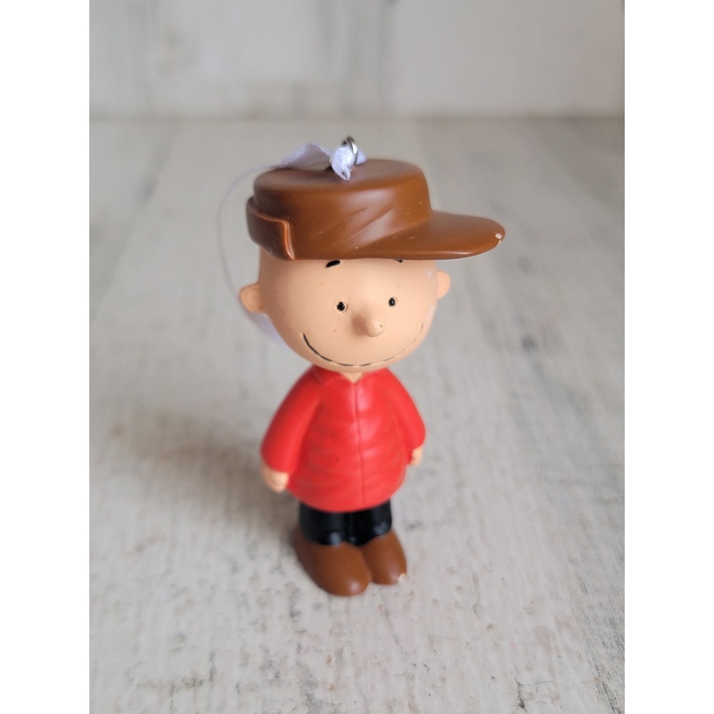 Worldwide Charlie Brown winter jacket ornament Xmas Snoopy Unique